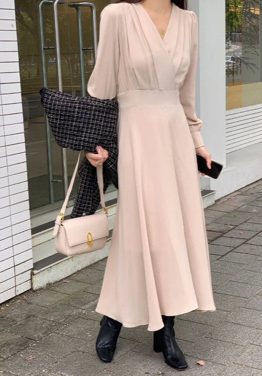 Chic A-Line Dress with V-Neck and Puff Sleeves